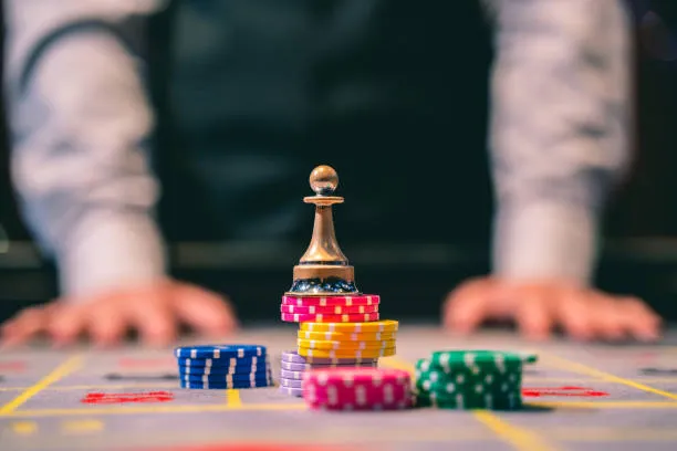 Rueda de la fortuna en el vestíbulo del casino